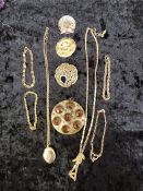 Mixed lot of yellow metal vintage items.