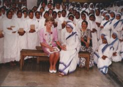 Royalty Princess Diana Touching Moment with Nuns of Mother Theresa's Mission India Calcutta 1992