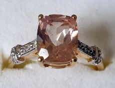 10Kt Gold Pink Stone Ring