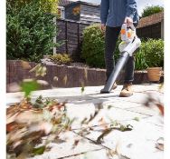(JH6) 3000W 3-in-1 Leaf Blower Powerful 3000W motor blows, vacuums and mulches leaves into mat...