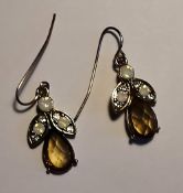 Yellow metal hook earings