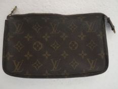 Louis Vuitton - Pochette Accessoire