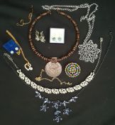 Vintage Costume Jewellery Includes Brooch