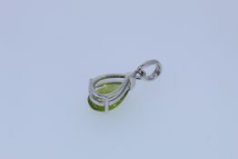 9k White Gold Pear Cut Peridot Set Pendant