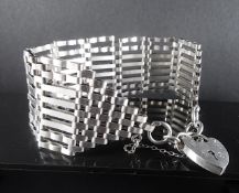 Wide link silver bracelet with padlock