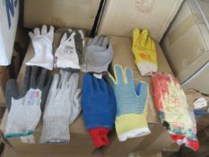 500pcs x Assorted Mix of Workwear / Garden /Nitrile / protective and other gloves - all adult mens a