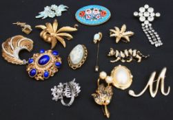 Vintage Costume Jewellery Includes Brooches
