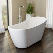 NEW (REF340) 1700x800mm Single Ended Slipper Bath. Freestanding Bath provides a lu...