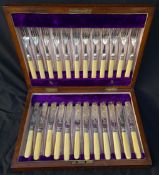 Antiques Canteen Cutley 12 Set In Oak Case