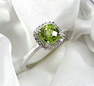 9k white gold peridot and diamond ring