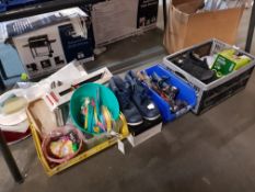 Mixed Lot To Inc 2 X Size 42 Shoes, Plastic Cutlery, Mixed Reading Glasses & Solar Guardian 2W Wall