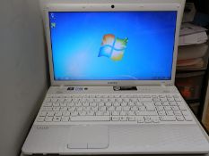 Sony Vario Laptop Intel Core I3- White.
