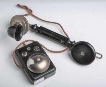 Antikes Haustelefon (um 1900), m. Klingel, Schlag auf Glocke, kl. Plakette m. Buchstabe