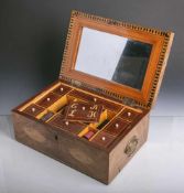 Nähkästchen (um 1820/25), Mahagoniholz, Intarsien m. Schmetterling-, Muschel- u.<b