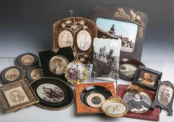 Konvolut von 15 versch. Bilderrahmen (meist um 1900), Steh- u. Hängebilderrahmen, teils m.<