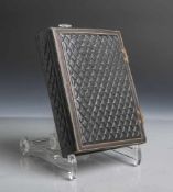 Fotoalbum (wohl um 1900), Ledereinband mit Rautenmuster, 3-seitiger Goldschnitt, 34