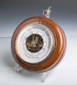 Historisches Barometer (wohl 1930er Jahre), Wetterstation, Holzgehäuse, Herst.: L. Ph.<