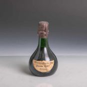Kl. Weinflasche (1741), kugelförmige Flasche m. Etikett, Aufschrift 