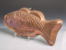 Alte Backform in Form eines Fisches aus Kupfer, ca. 40 x 18 cm. Altersgem.Gebrauchszustand.