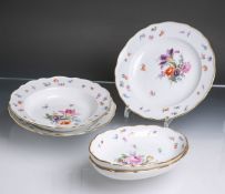 Fünf verschiedene Geschirrteile aus Porzellan von Meissen (blaue