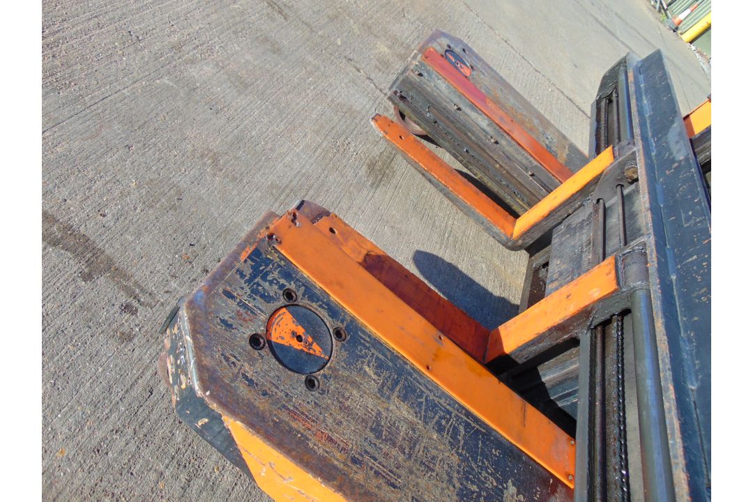 1999 Sidetracker S025B 4 Way Drive 4-way Reach Truck - Image 9 of 31