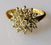 An 18ct yellow gold diamond cluster ring in a tiered claw setting, the nineteen brilliant-cut