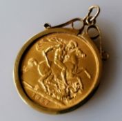 A mounted QE2 gold full-sovereign, 1957, 9.39g