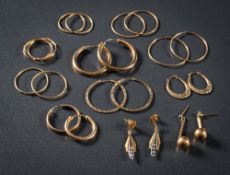 A collection of various gold and other earrings: to include a pair of three colour earrings stamped