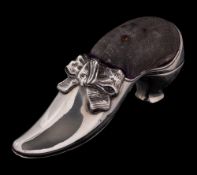 An Edward VII silver novelty pin cushion, maker Sydney & Co, Birmingham,