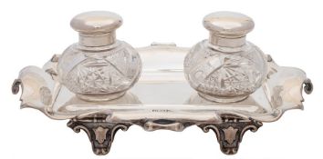 A George V silver double-sided silver ink stand, maker walker & Hall, Sheffield,