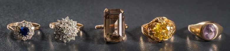 Five various stone-set rings: to include a 9ct gold illusion-set diamond cluster ring and a