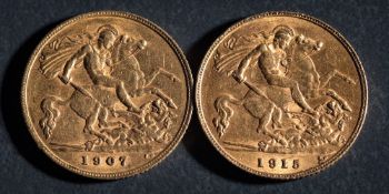 Two half sovereigns dated 1907 and 1915.