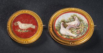 A mid 19th Century gold and Roman micro-mosaic oval brooch: depicting two white doves,