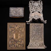 The following 70 lots form a single-owner private collection of pincushions,