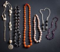 A banded agate and faceted crystal bead single-string necklace,