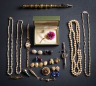A collection of jewellery and gold jewellery items: to include a pair of 18ct gold oval panel
