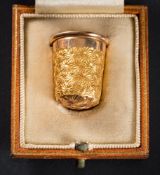 A 15ct gold thimble: with foliate decoration, stamped '7', approximately 5.