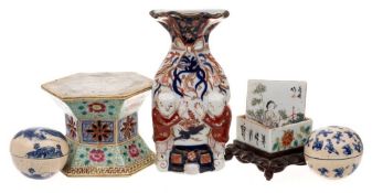 A mixed lot of Oriental porcelain: including a pair of Chinese blue and white soft paste small