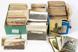A collection of early 20th century postcards, mainly GB and Foreign topographical:,