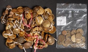 A collection of loose Hunt buttons: including Crawley & Horsham, North Warwickshire Dress,