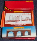 Hornby Railways R179 Grand Suspension bridge, together with 4 R180 viaducts.
