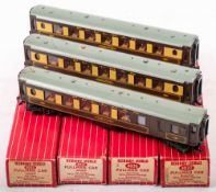 A group of seven Hornby Dublo OO/HO Pullman passenger coaches: including two boxed 4035 'Aries'