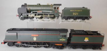 An OO/HO gauge scratchbuilt 4-4-0 locomotive: no 921 'Shrewsbury' with six wheel tender in SR green