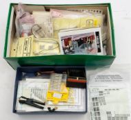 A collection of O scale accessories and decal sheets: including GWR gas lamps,