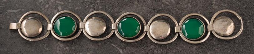 A chrysoprase circular link bracelet: with three chrysoprase and four polished circular links in