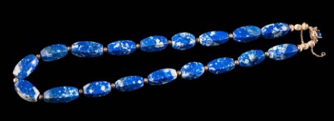 A lapis lazuli bead single-string necklace: comprising eighteen oblong lapis lazuli beads separated
