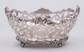 A late Victorian silver bon bon basket, maker Goldsmiths & Silversmiths Co Ltd, London,