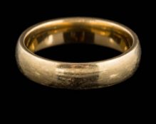 A 18ct gold wedding band: approximately 7gms gross weight.