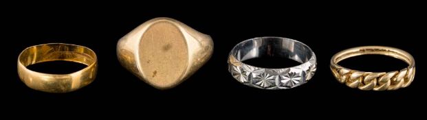 An 18ct gold rope pattern ring,: a Continental gold signet ring,