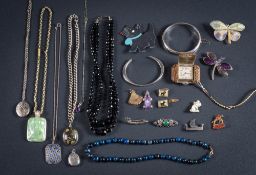 A collection of jewellery to include;